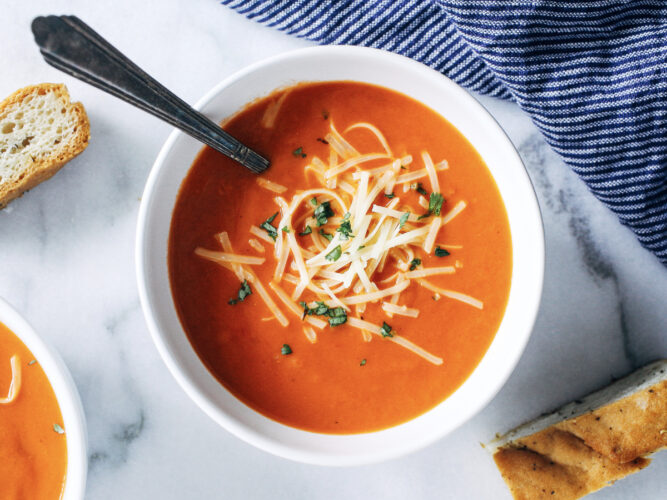 quick tomato soup with cheese and bread