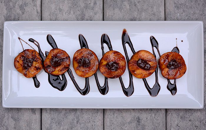 Grilled peaches with cinnamon and chocolate recipe