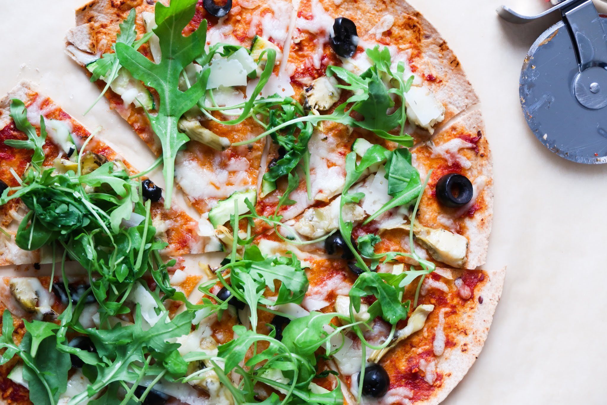 10-Minute Healthy Vegetarian Tortilla Pizza