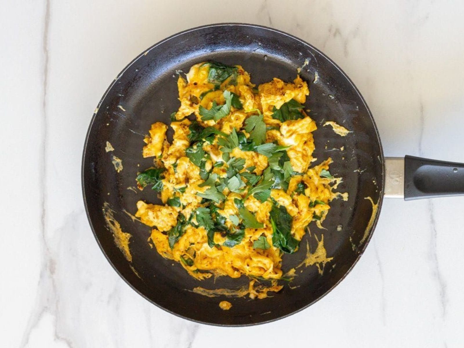 Low-carb breakfast recipes, tumeric Scrambled Eggs, Courtesy of Honest Cooking