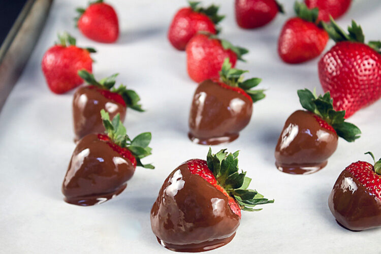Mexican chocolate-dipped strawberries