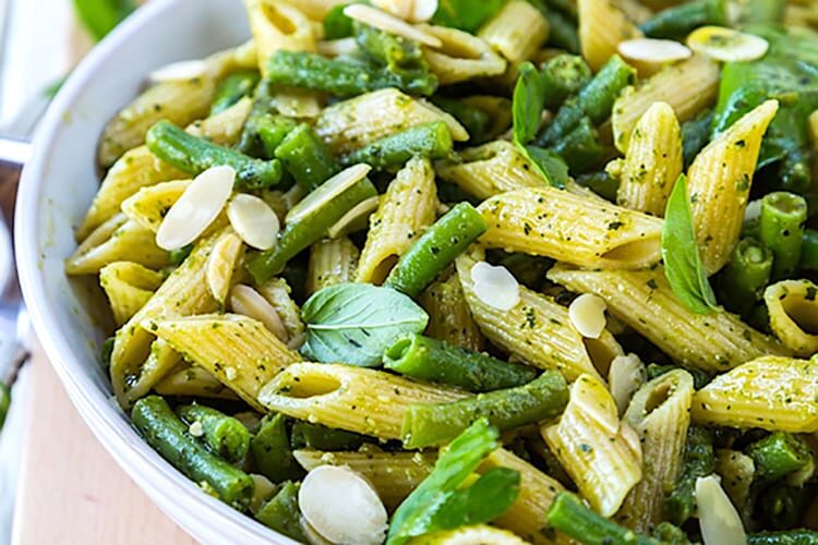 Pasta with green beans and pesto