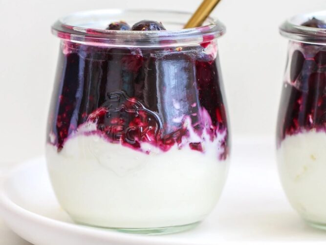 Lemon-blueberry yogurt parfait