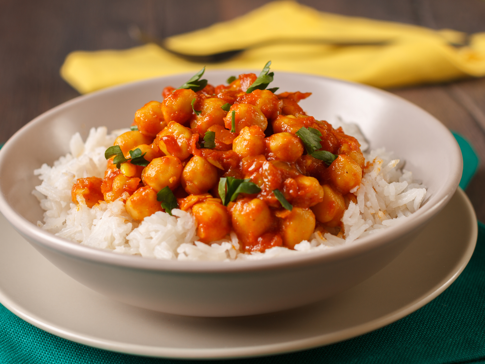 chickpea curry with spinach on rice in a bowl