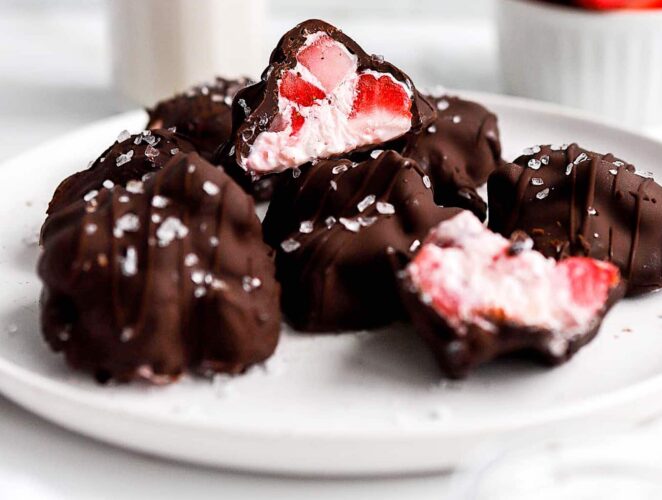 Chocolate strawberry yogurt clusters