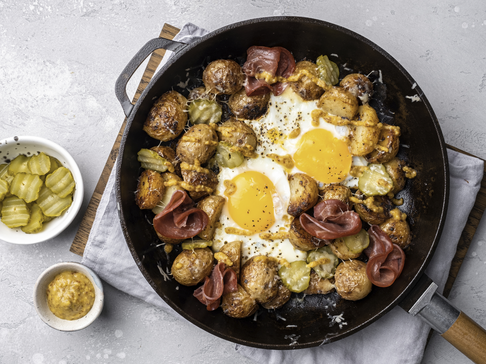 egg hash with potatoes and meat