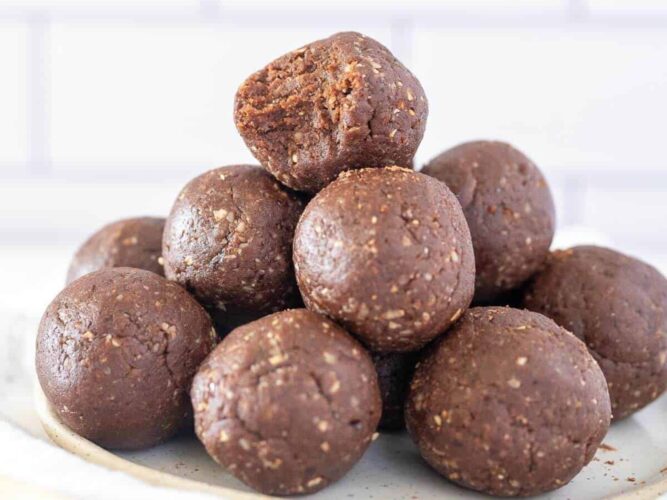 Chocolate protein date balls