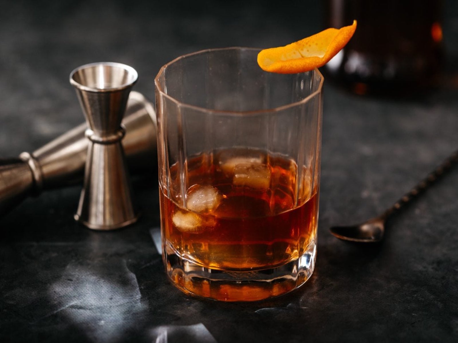 Low-Carb Alcoholic Drinks: Old Fashioned