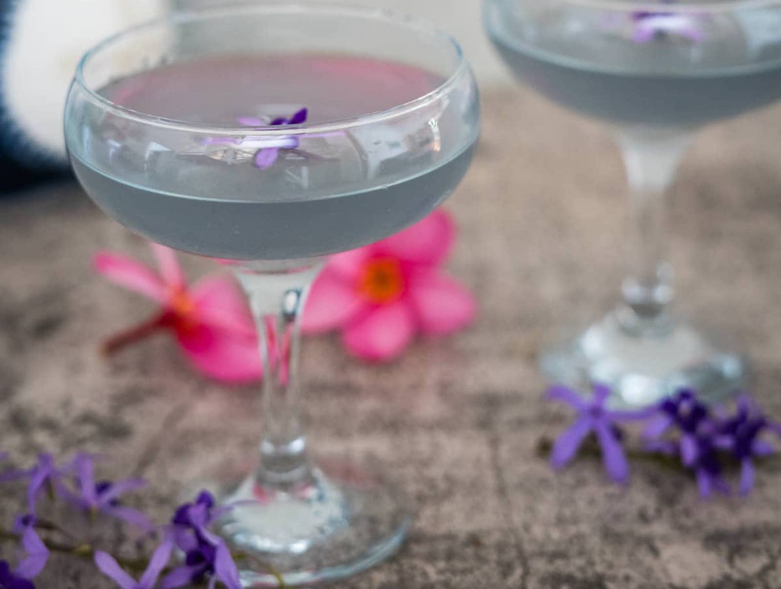 Low-Carb Alcoholic Drinks: lavender martini