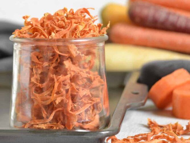 Dehydrated carrot ribbons