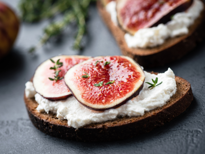 figs sliced on toast with spreadable cheese