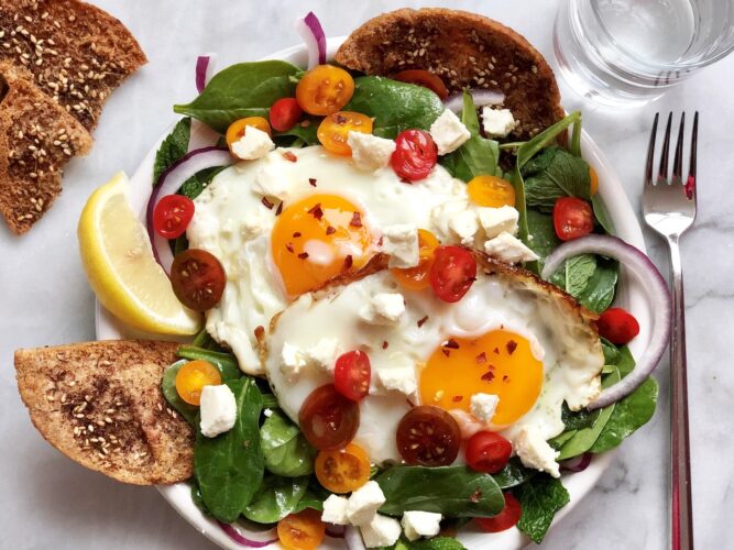 greek inspired spinach breakfast salad
