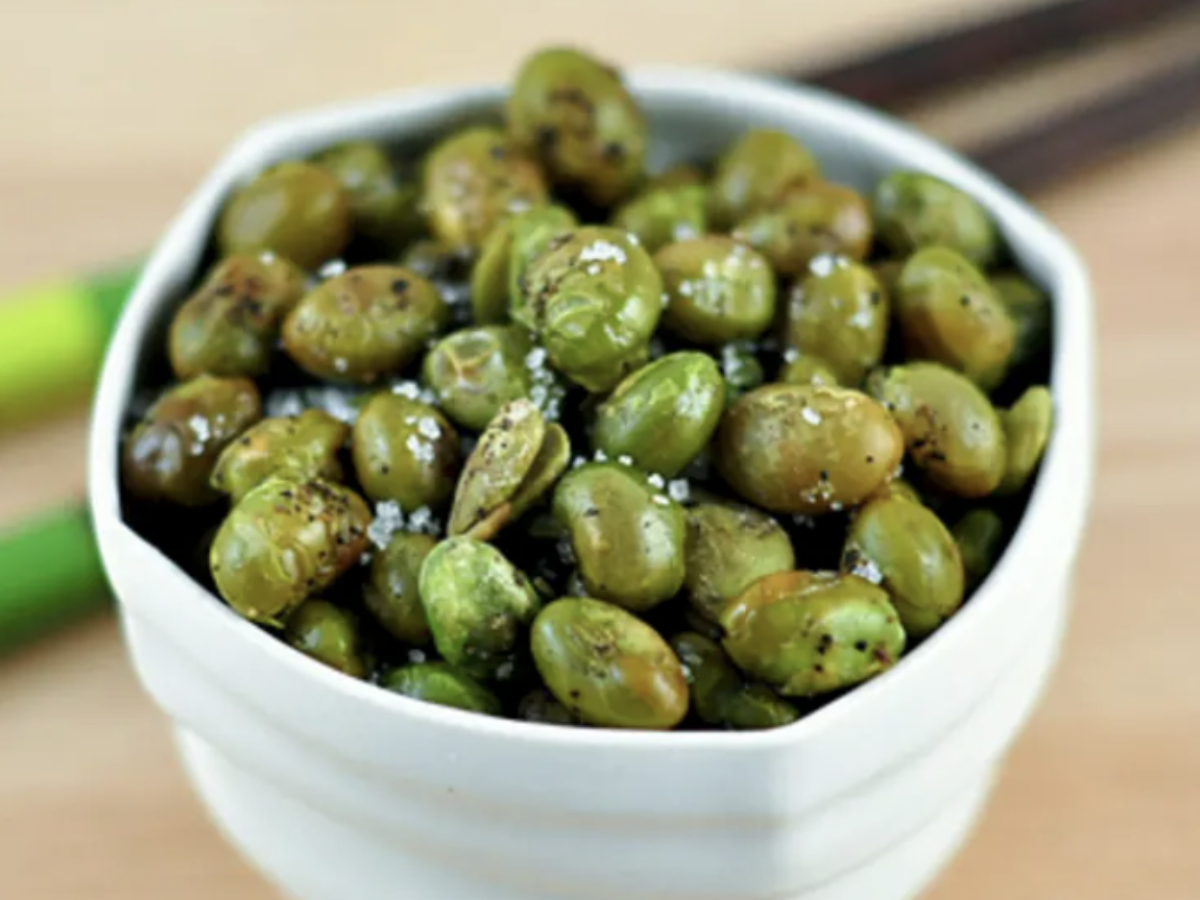 roasted edamame snack recipe in a bowl