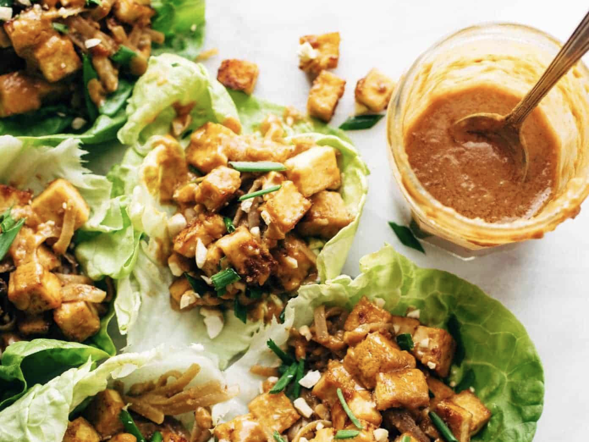 healthy lettuce chicken wraps with homemade peanut butter sauce
