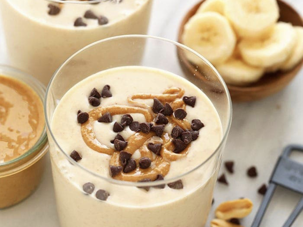peanut butter smoothie with chocolate chips and bananas