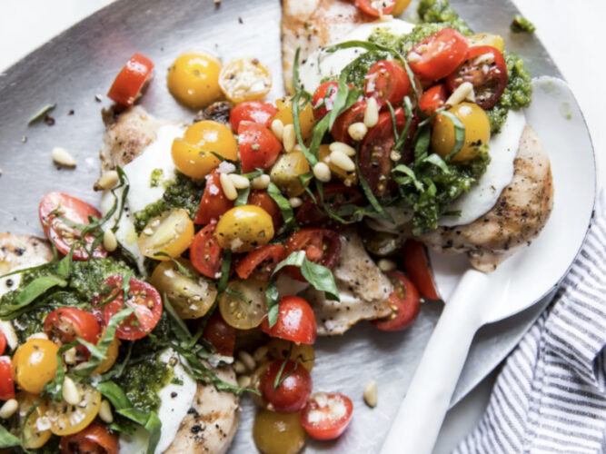 pesto chicken with tomatoes and basil