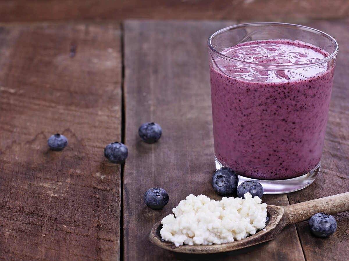 What Is The Best Drink to Lower Cholesterol? kefir smoothie with blueberries