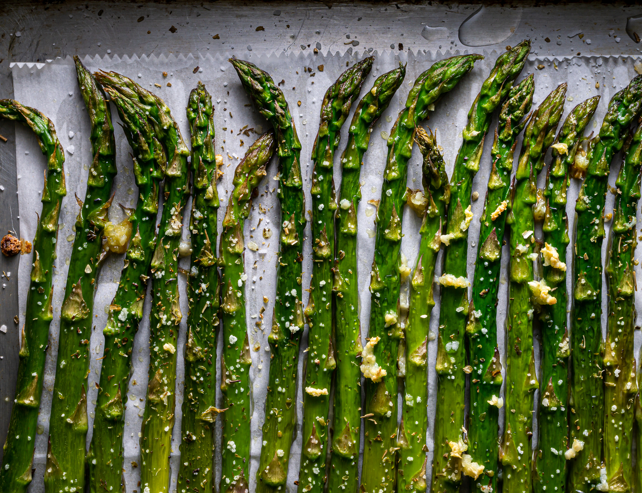healthy vegetable side dishes: Sesame Miso Air Fryer Asparagus