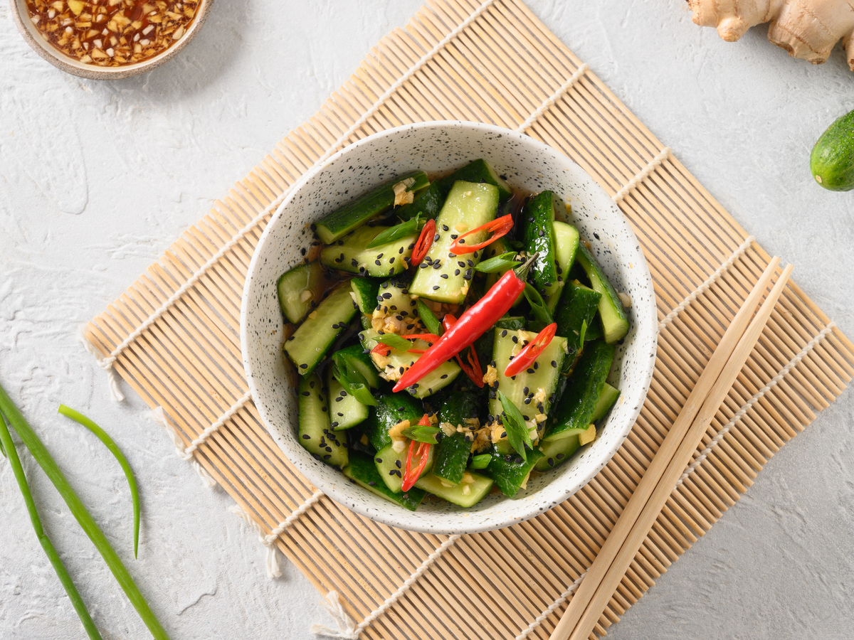 healthy vegetable side dishes: Chinese Cucumber Salad