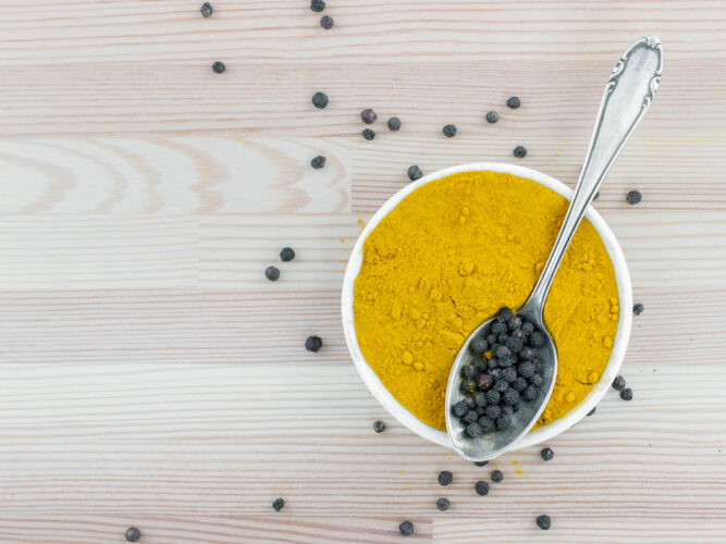 Food combining: turmeric and black pepper
