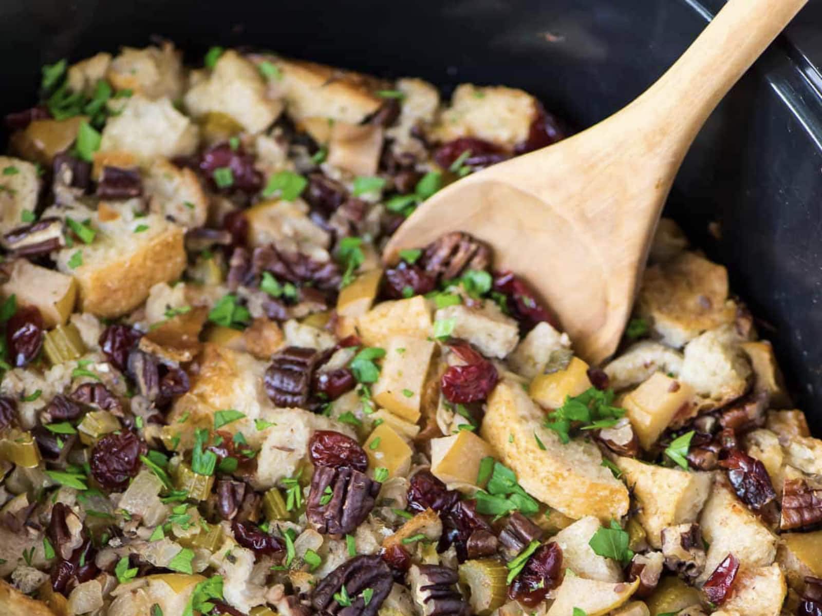 slow cooker thanksgiving stuffing with nuts