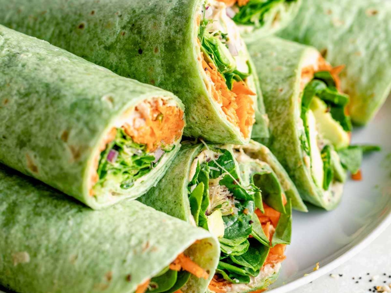 spinach wraps with hummus