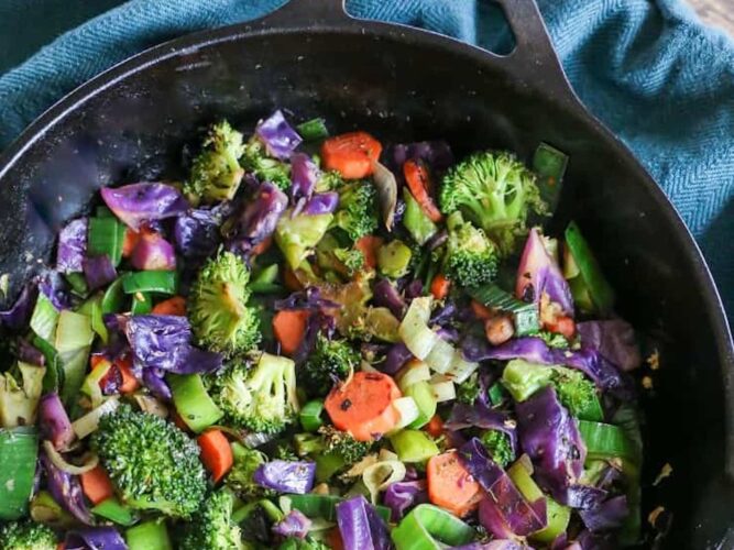 Stir fry vegetables with red cabbage