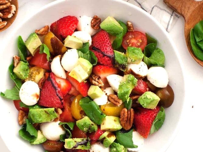 Strawberry salad with balsamic