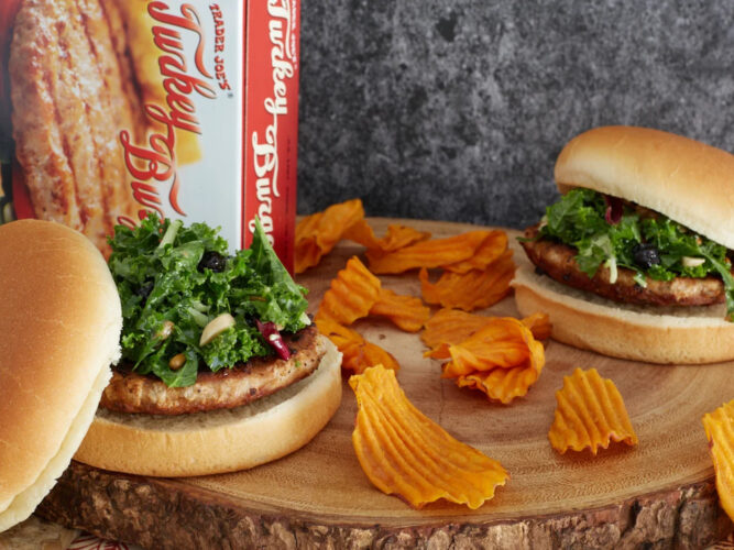 turkey burgers with kale topping and healthy chips