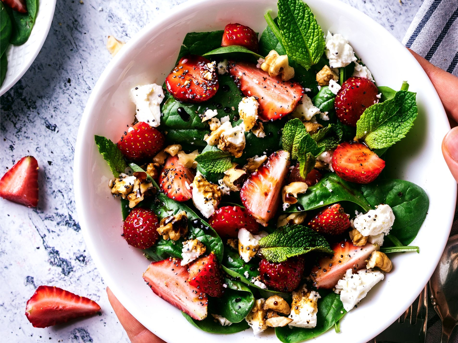 spinach strawberry salad with balsamic vinegar nuts and feta cheese